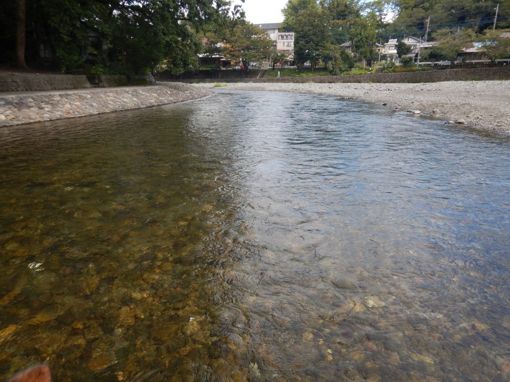 時間は 未来から今へと流れて来る、